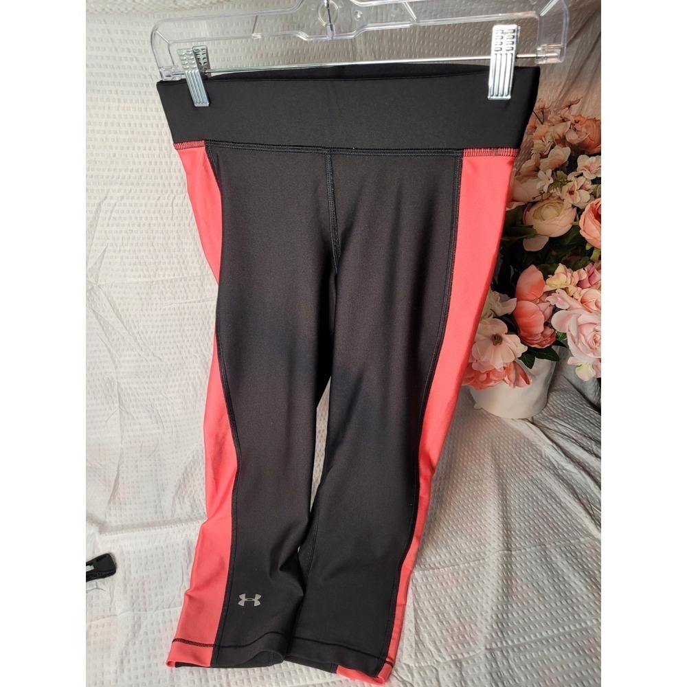 UNDER ARMOUR Capri Leggings Women's Medium‎ Black w/Pink Heatgear Compression